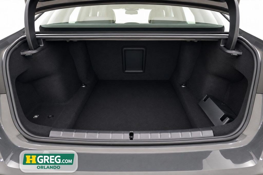 Used 2026 BMW 740i w/ Premium Package RWD image 17