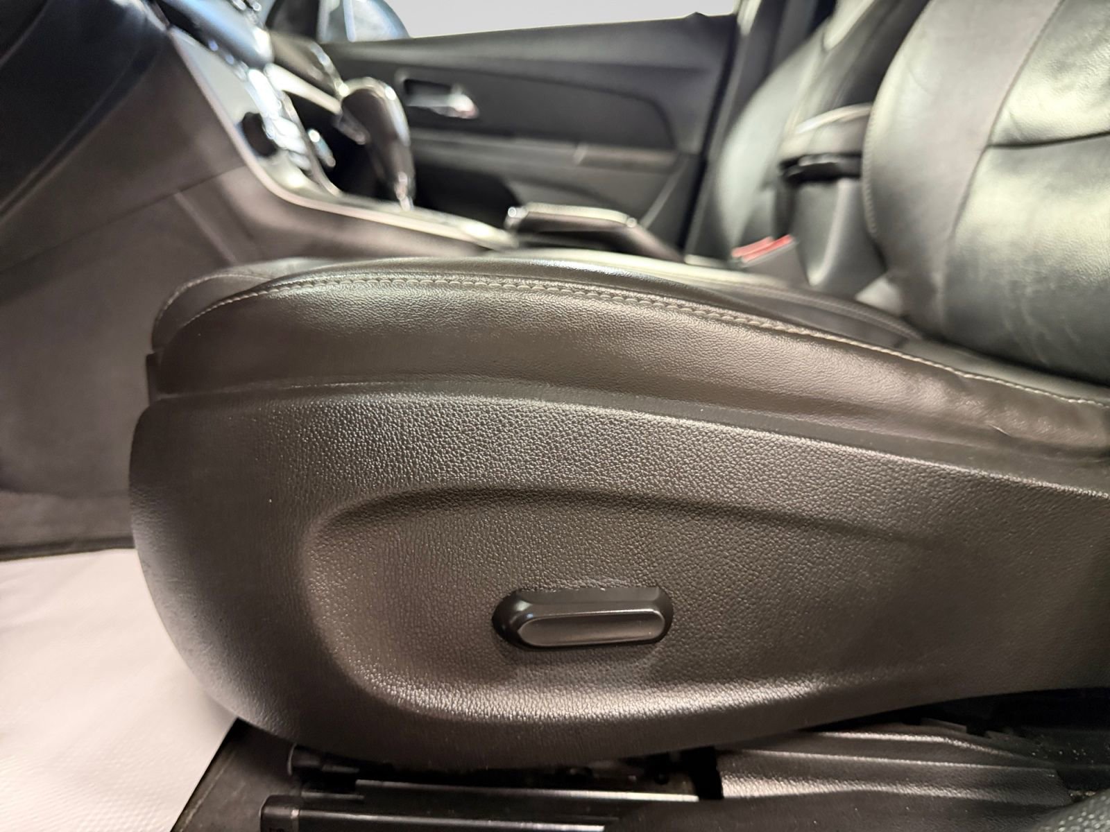 Used 2013 Chevrolet Cruze LTZ w/ Enhanced Safety Package FWD image 39