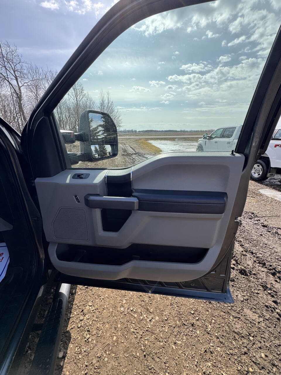 Used 2019 Ford F250 XLT w/ Camper Package image 61