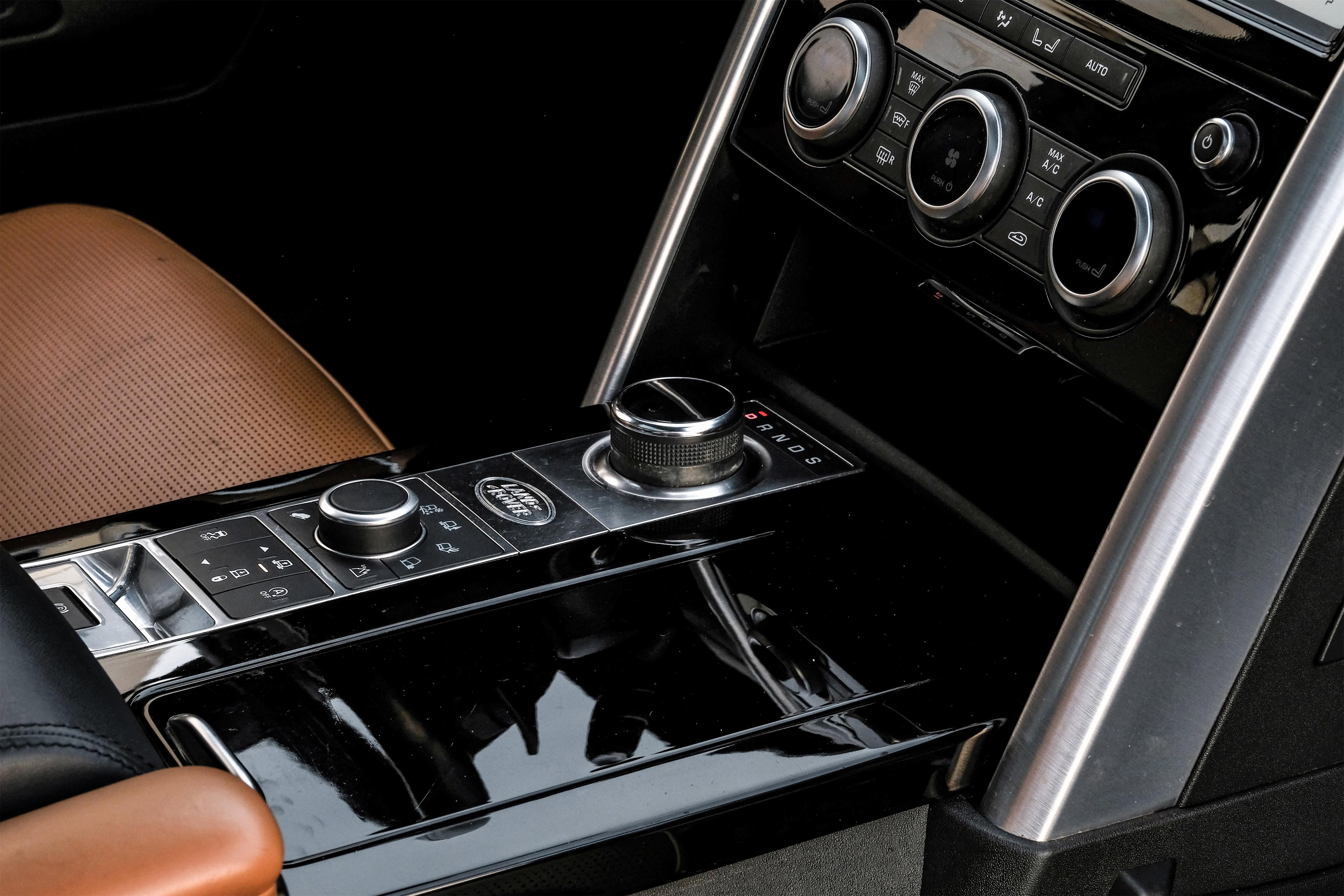 Used 2020 Land Rover Discovery HSE Luxury image 23