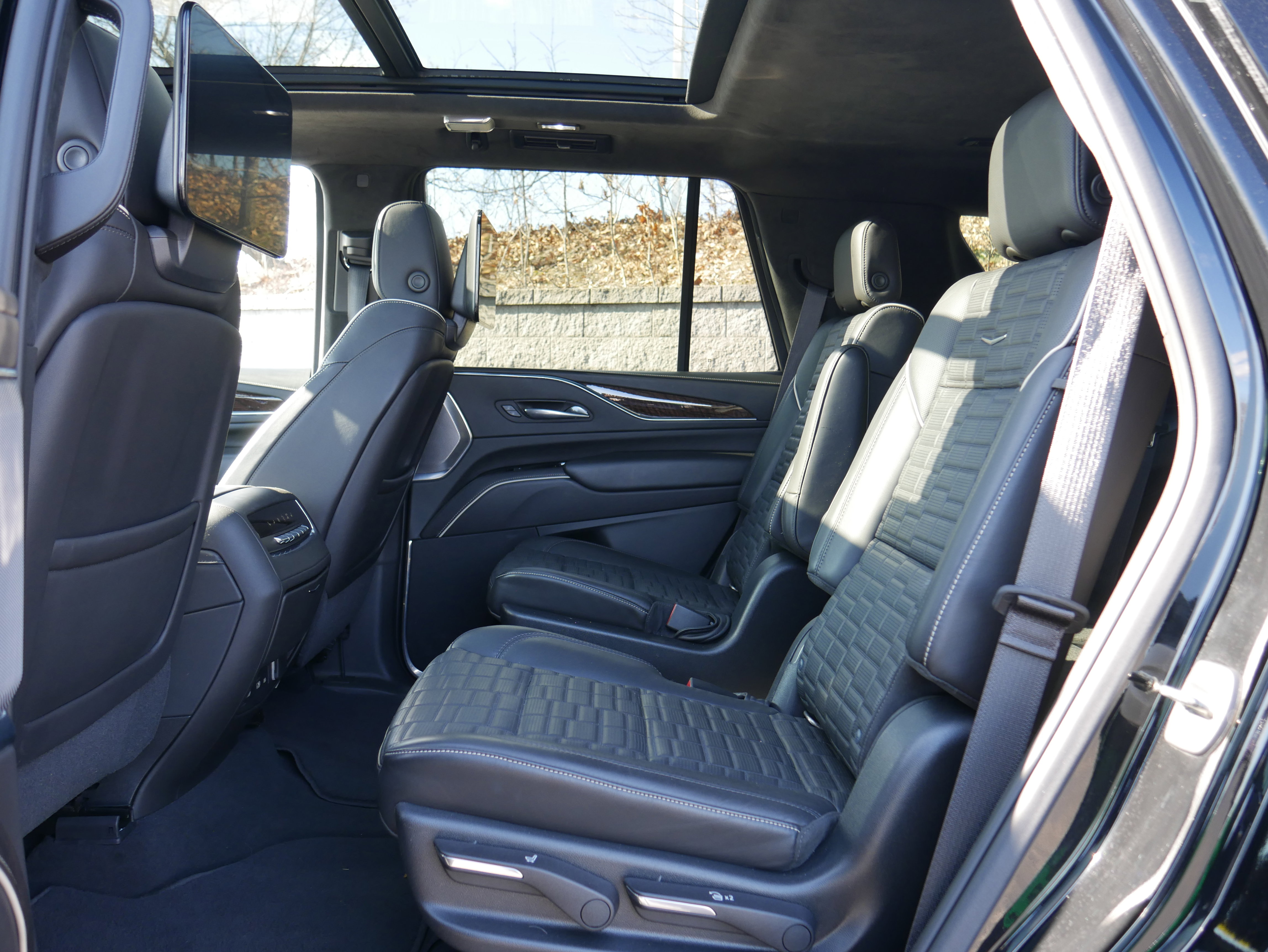 Used 2021 Cadillac Escalade Premium Luxury Platinum w/ Heavy-Duty Trailer Package image 20