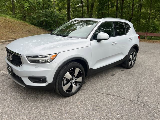 Used 2021 Volvo XC40 T5 Momentum w/ Premium Package AWD/4WD image 4
