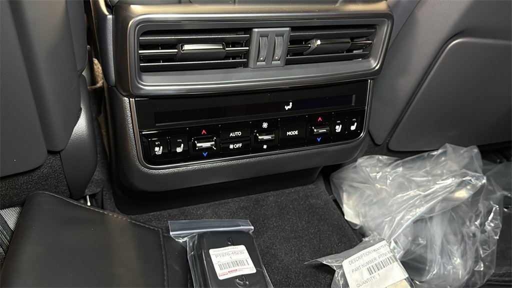 New 2025 Lexus LX 600 4WD w/ Luxury Package image 13