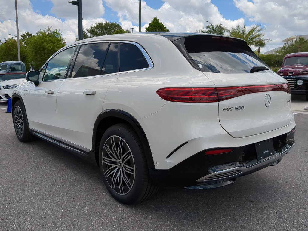 Used 2023 Mercedes-Benz EQS 580 4MATIC SUV image 4