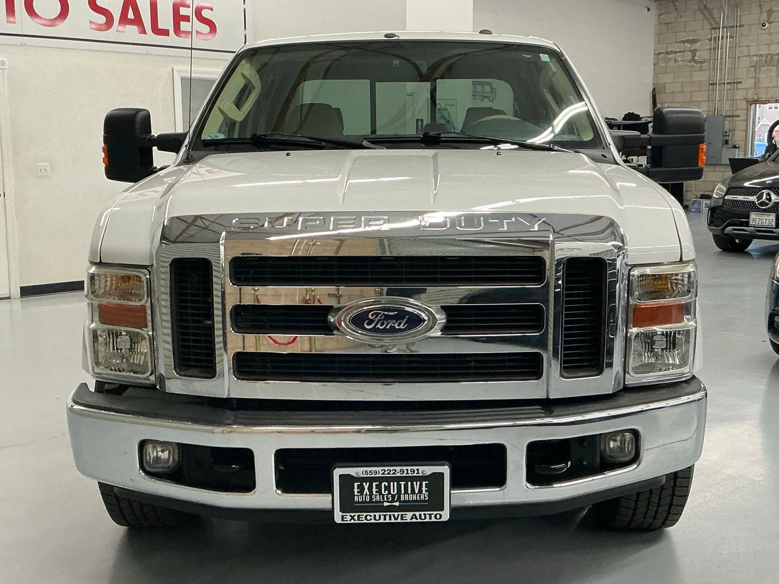 Used 2010 Ford F250 Lariat image 2