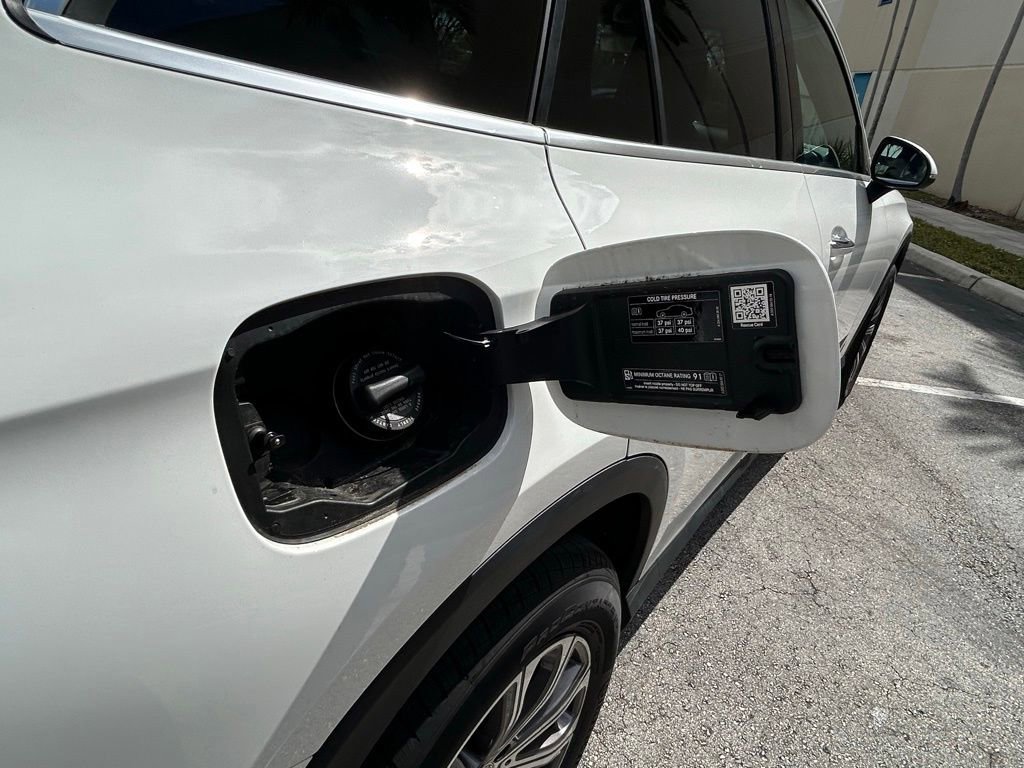 Used 2025 Mercedes-Benz GLC 300 4MATIC image 36