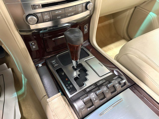 Used 2011 Lexus LX 570 4WD w/ Luxury Pkg image 27