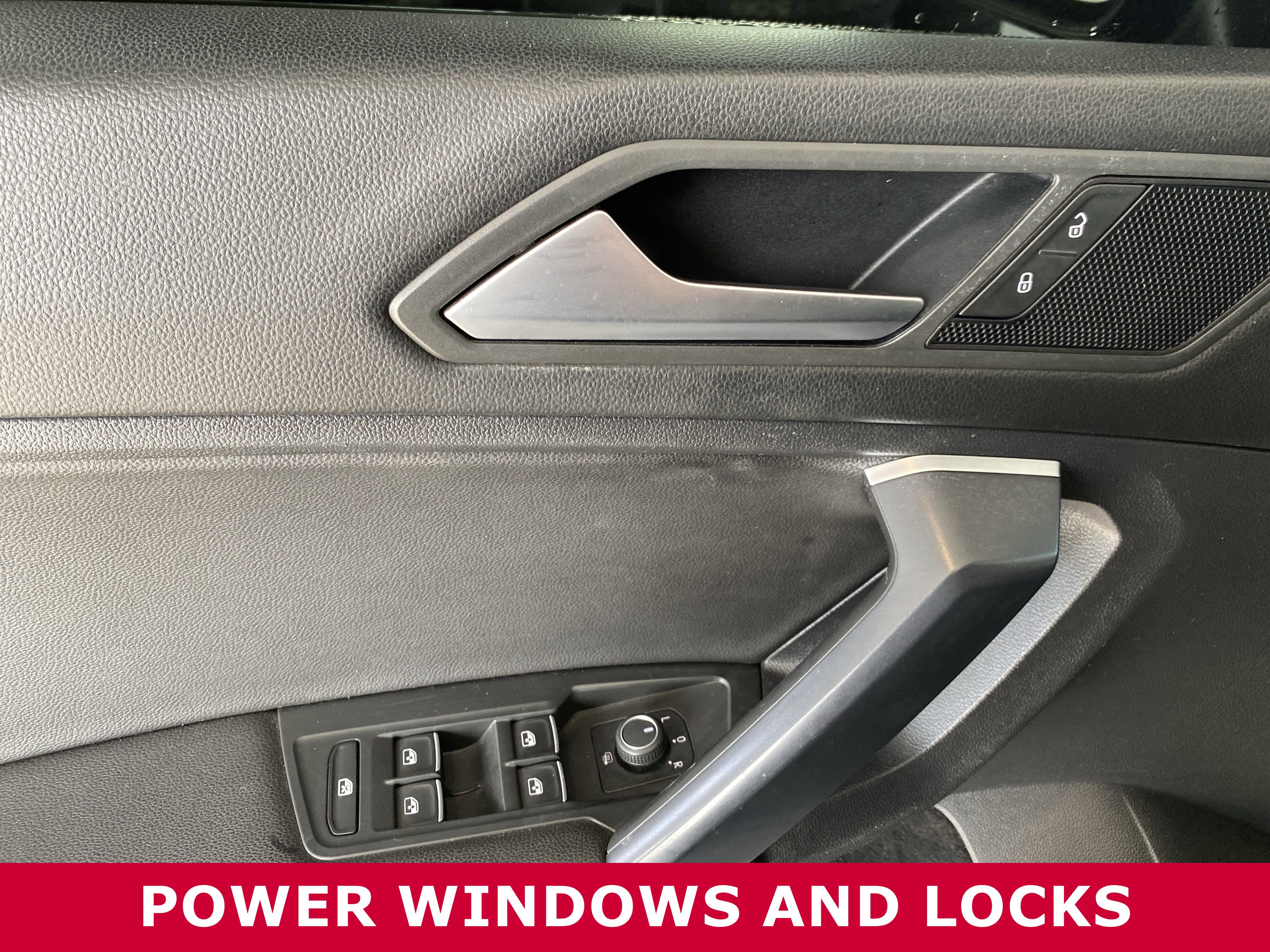 Used 2021 Volkswagen Tiguan SE image 9