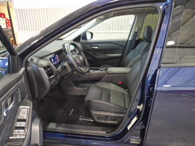 Certified 2025 Nissan Rogue SL w/ Tech Package AWD/4WD image 9