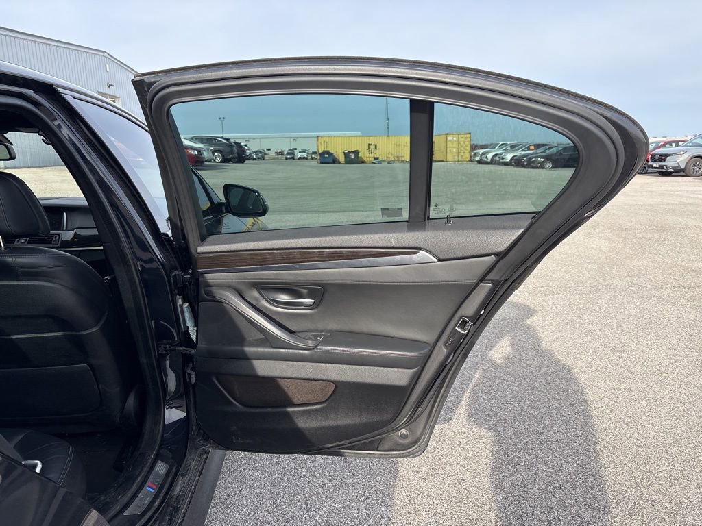 Used 2016 BMW 550i Sedan image 12