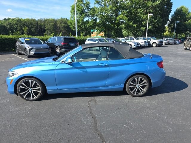 Used 2020 BMW 230i Convertible w/ Premium Package RWD image 2