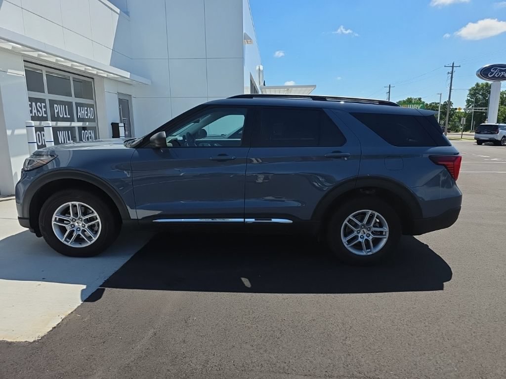 Used 2025 Ford Explorer Active AWD/4WD image 5