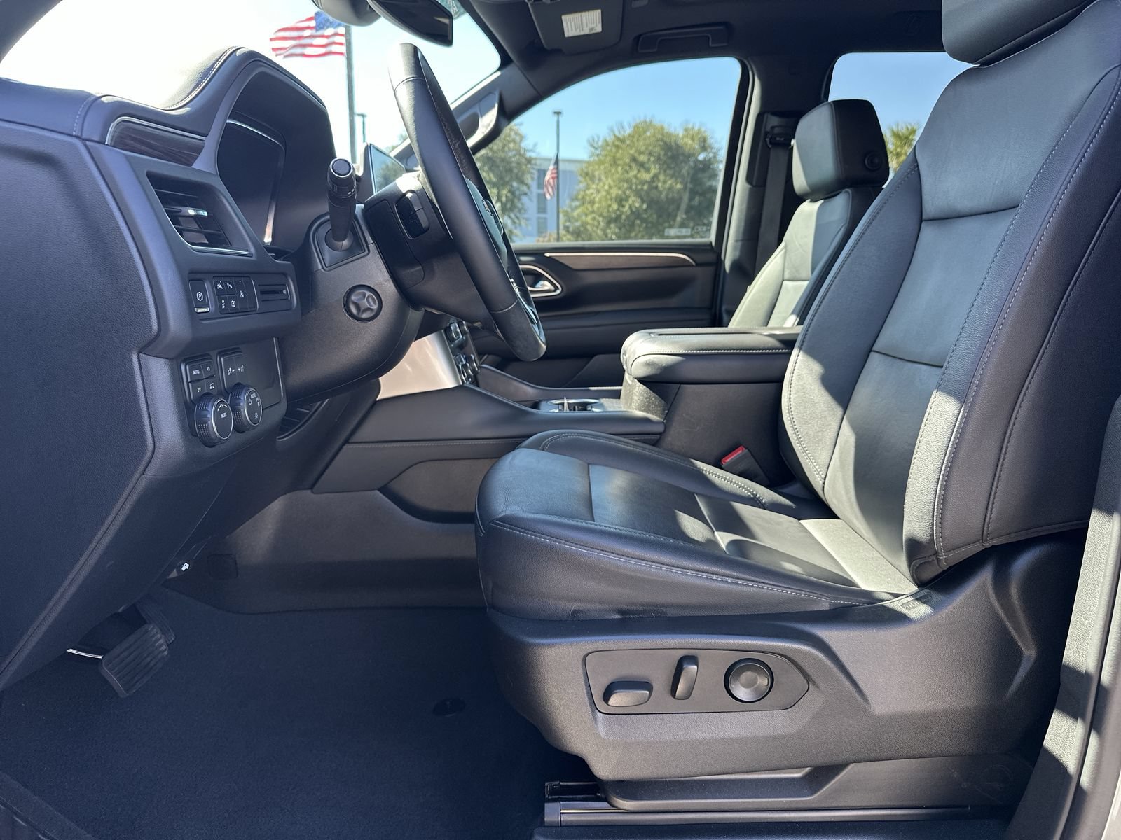 Used 2024 Chevrolet Tahoe LT w/ LT Signature Plus Package AWD/4WD image 16
