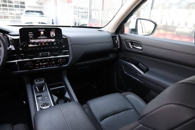 Certified 2025 Nissan Pathfinder SL w/ SL Premium Package AWD/4WD image 28