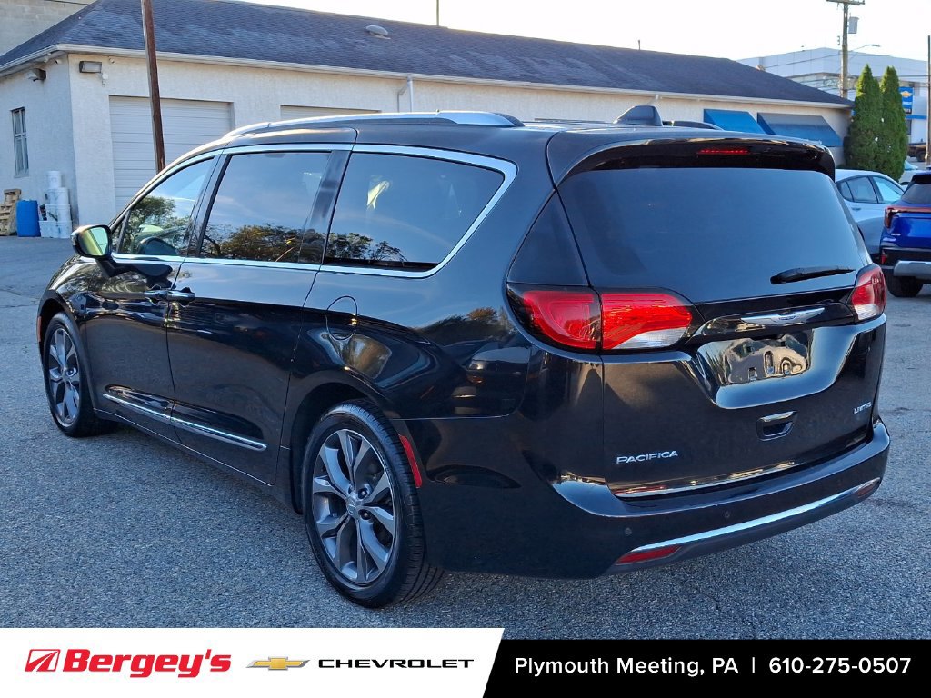 Used 2018 Chrysler Pacifica Limited FWD image 5