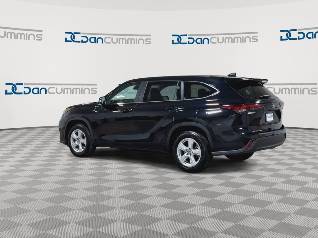 Used 2024 Toyota Highlander LE image 6