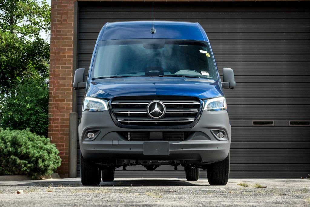 Used 2025 Mercedes-Benz Sprinter 2500 image 5