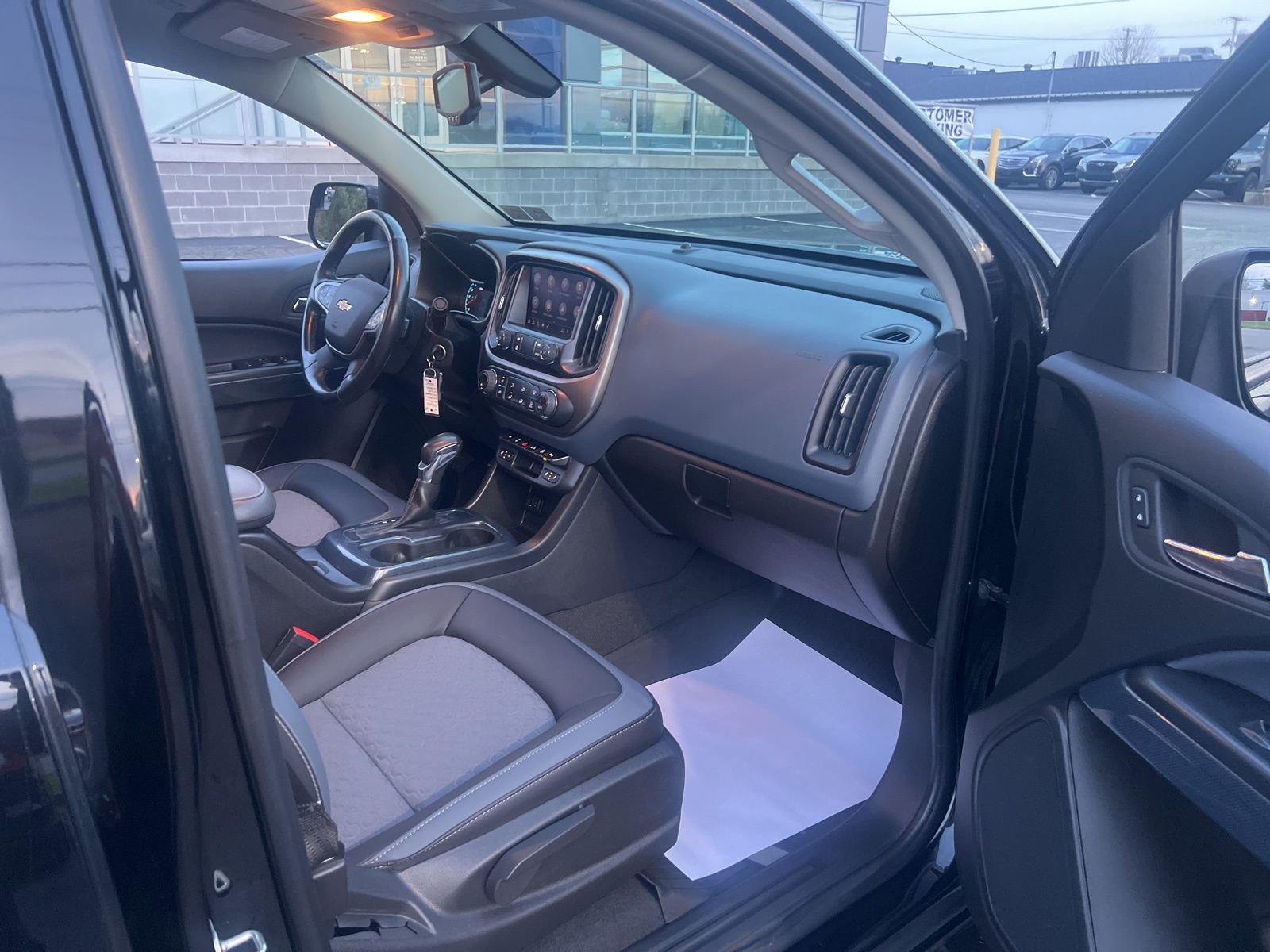 Used 2022 Chevrolet Colorado Z71 w/ Z71 Midnight Edition image 54