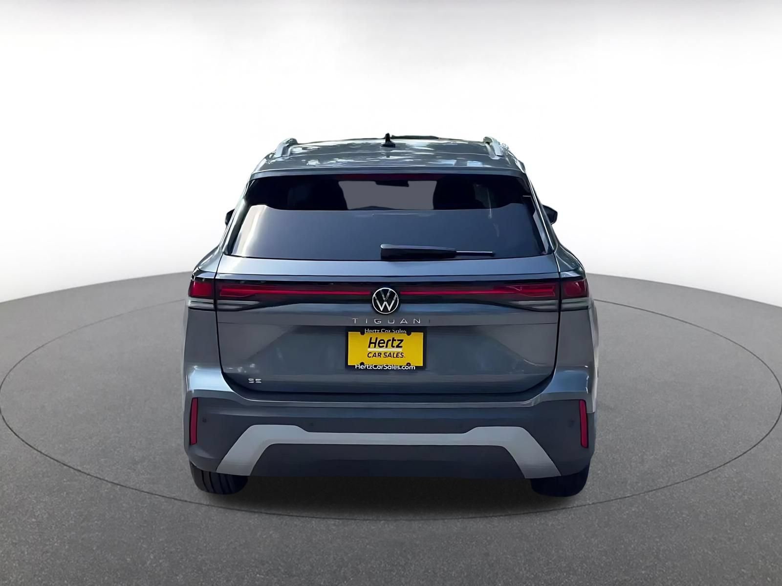 Used 2026 Volkswagen Tiguan SE FWD image 12