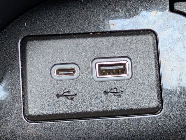 Used 2021 Cadillac Escalade ESV Premium Luxury w/ LPO, Illumination Package image 22