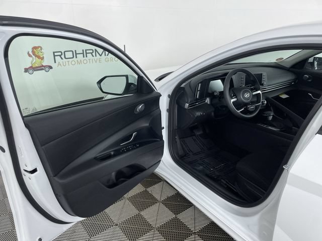 New 2026 Hyundai Elantra Hybrid FWD image 17