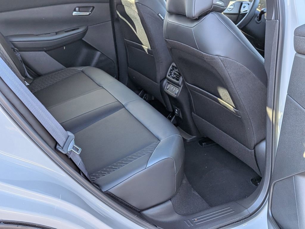 New 2026 Nissan Leaf Platinum+ w/ Cargo Package (Platinum+) FWD image 20