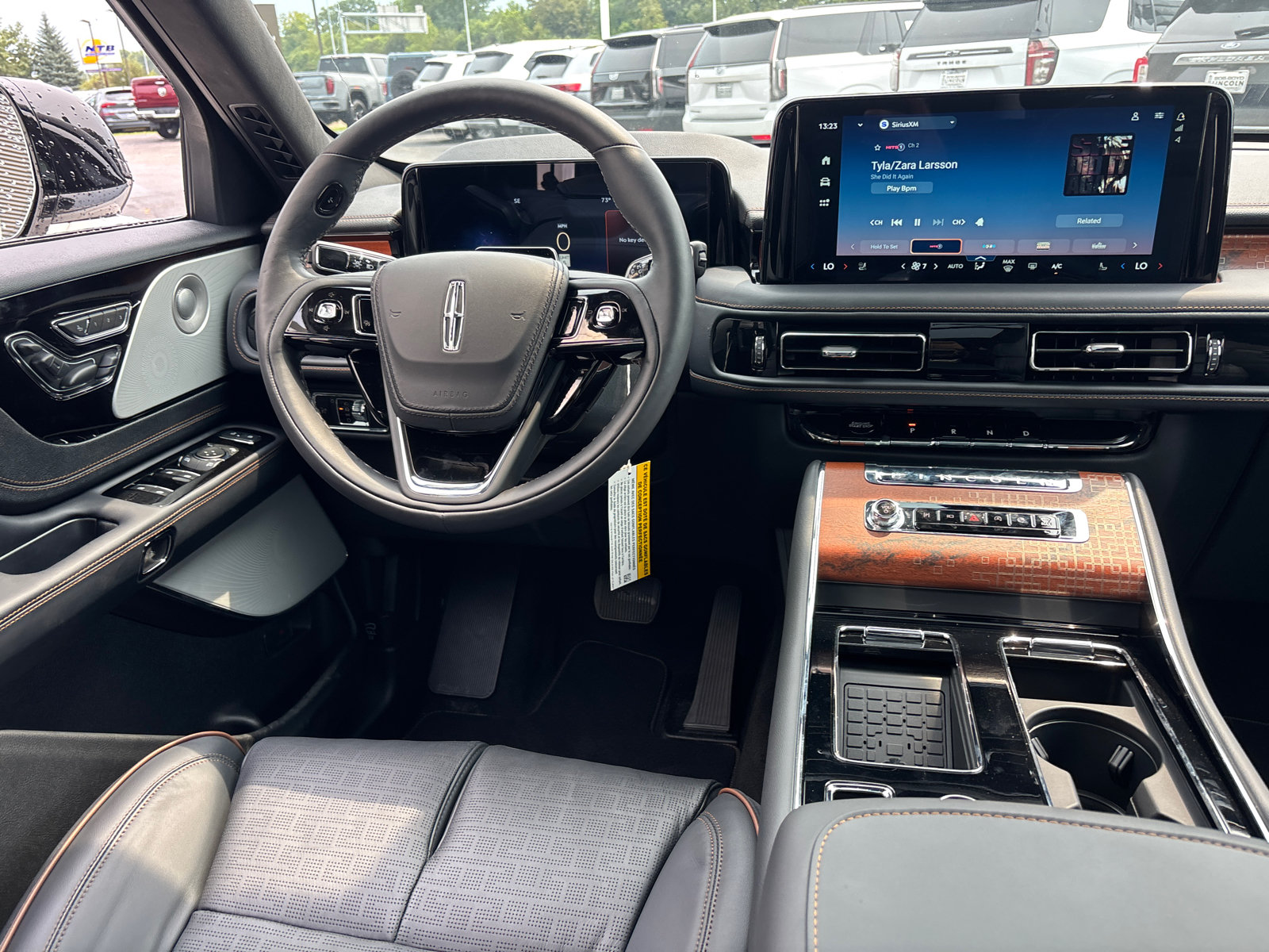 New 2026 Lincoln Aviator Black Label w/ Dynamic Handling Package AWD/4WD image 30