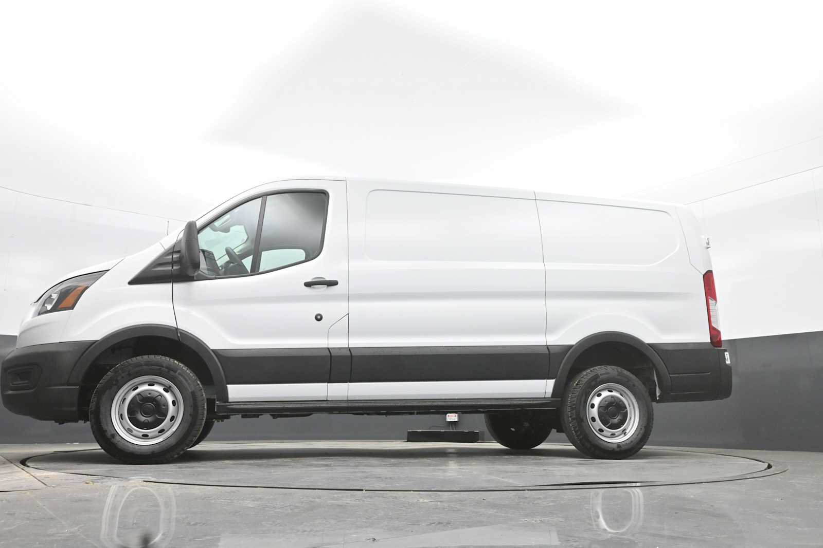 New 2024 Ford Transit 250 148 Medium Roof RWD image 33