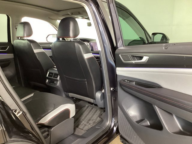 Used 2025 Volkswagen Atlas Peak Edition SE AWD/4WD image 23