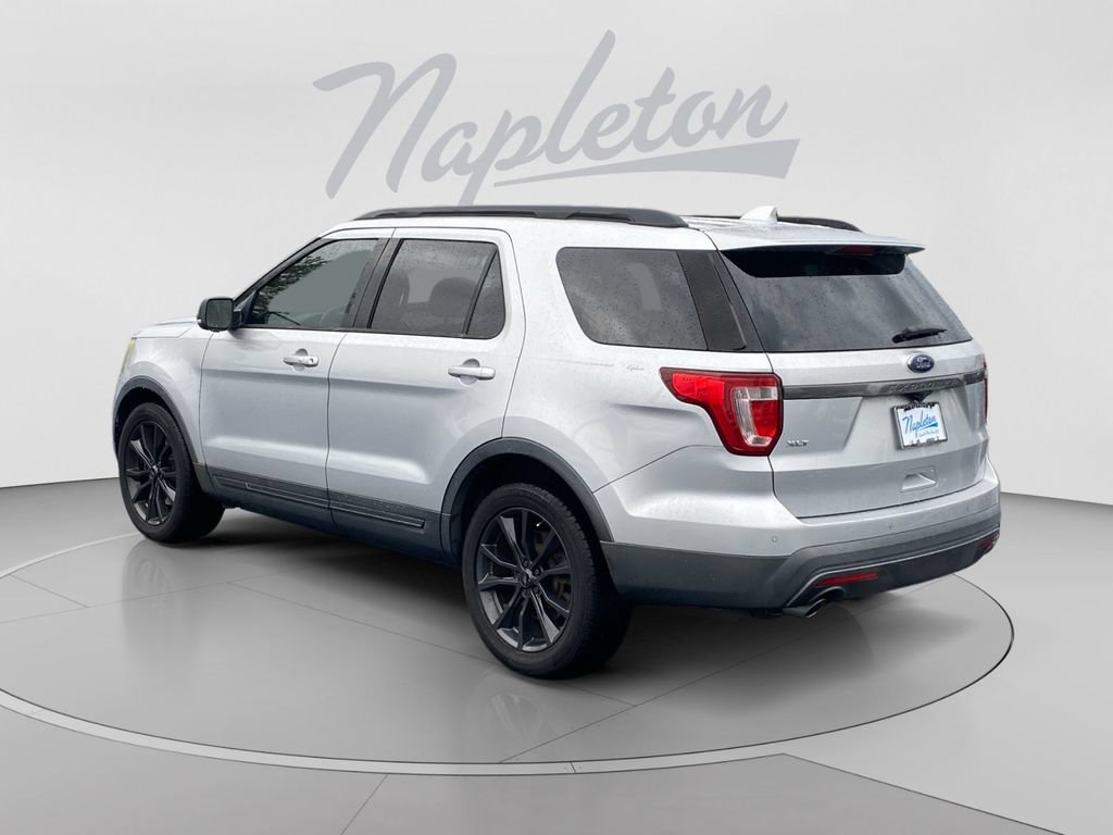 Used 2017 Ford Explorer XLT w/ Equipment Group 202A FWD image 3