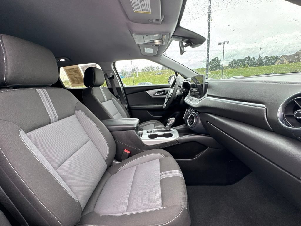 Used 2025 Chevrolet Blazer LT FWD image 4