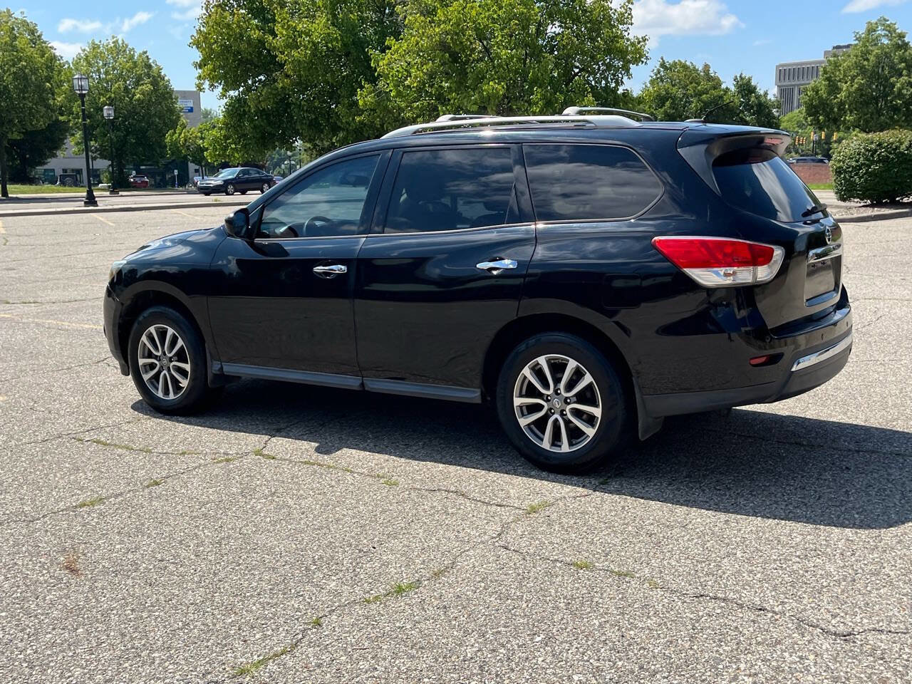 Used 2013 Nissan Pathfinder SV w/ Cargo Pkg image 12