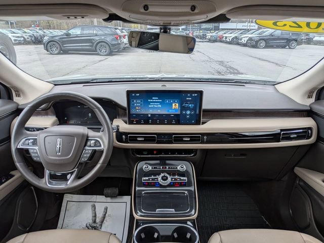 Used 2023 Lincoln Nautilus Reserve image 17