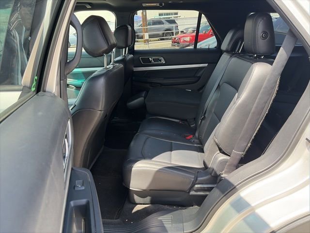 Used 2017 Ford Explorer XLT w/ Equipment Group 202A FWD image 28
