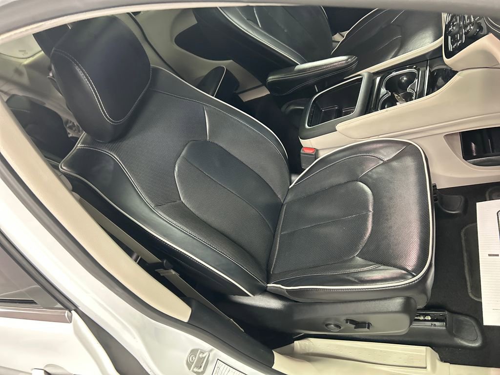 Used 2024 Chrysler Pacifica Limited FWD image 27