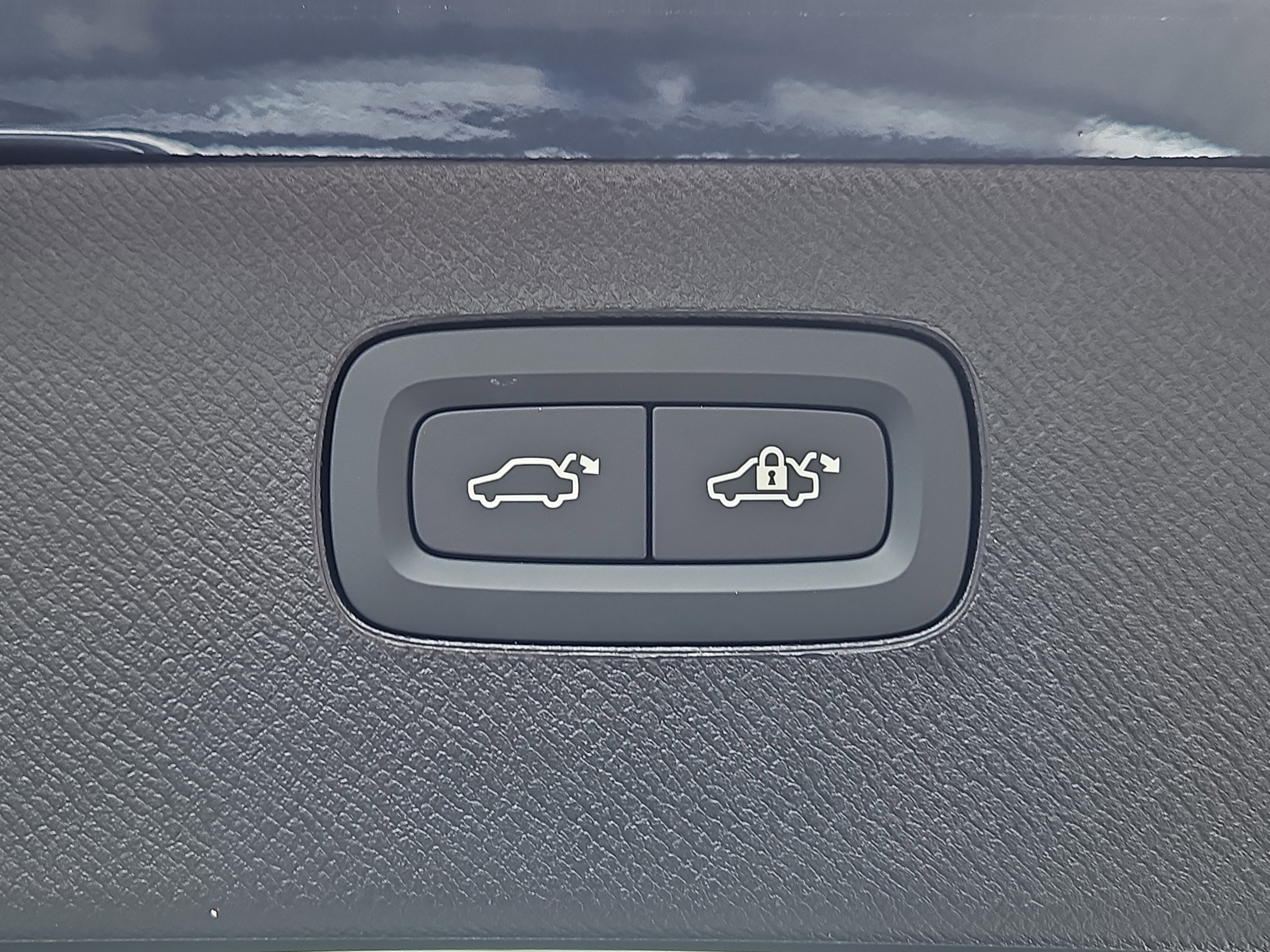 New 2026 Volvo XC90 B5 Plus w/ Protection Package Premier image 13