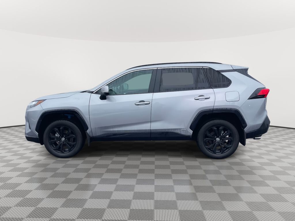 Used 2023 Toyota RAV4 SE image 4