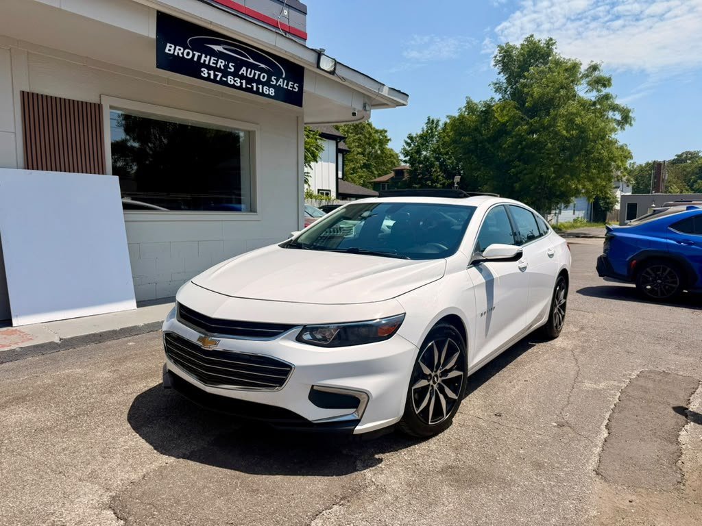 Used 2018 Chevrolet Malibu LT w/ Leather Package FWD image 3