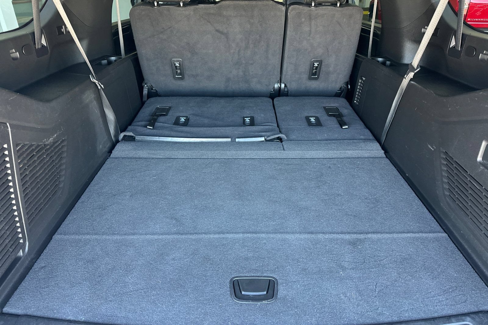 Used 2024 Chevrolet Suburban RST RWD image 16