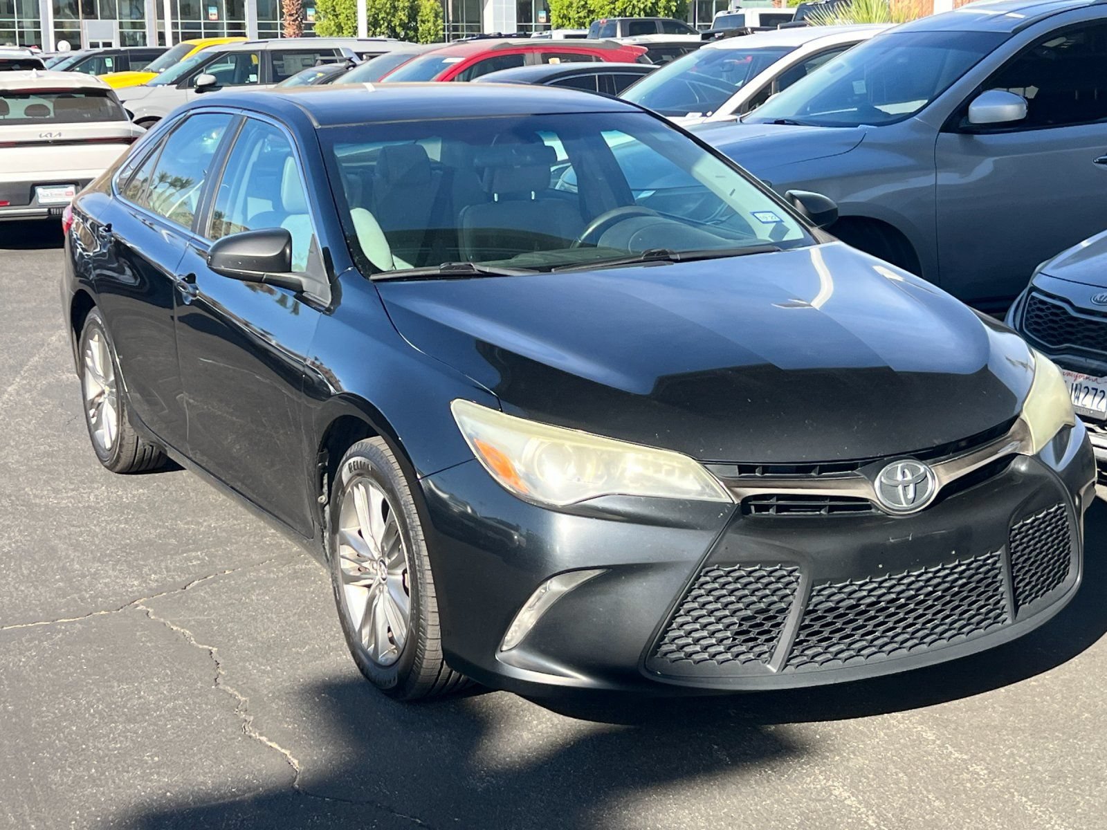 Used 2016 Toyota Camry SE FWD image 2