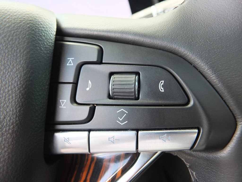 Used 2024 Cadillac Escalade Premium Luxury AWD/4WD image 37