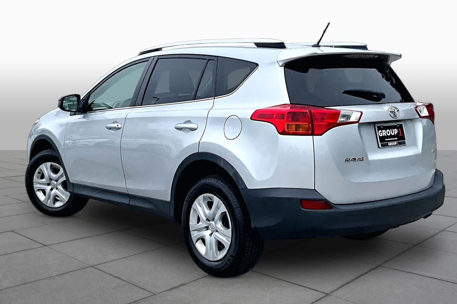 Used 2015 Toyota RAV4 LE FWD image 11