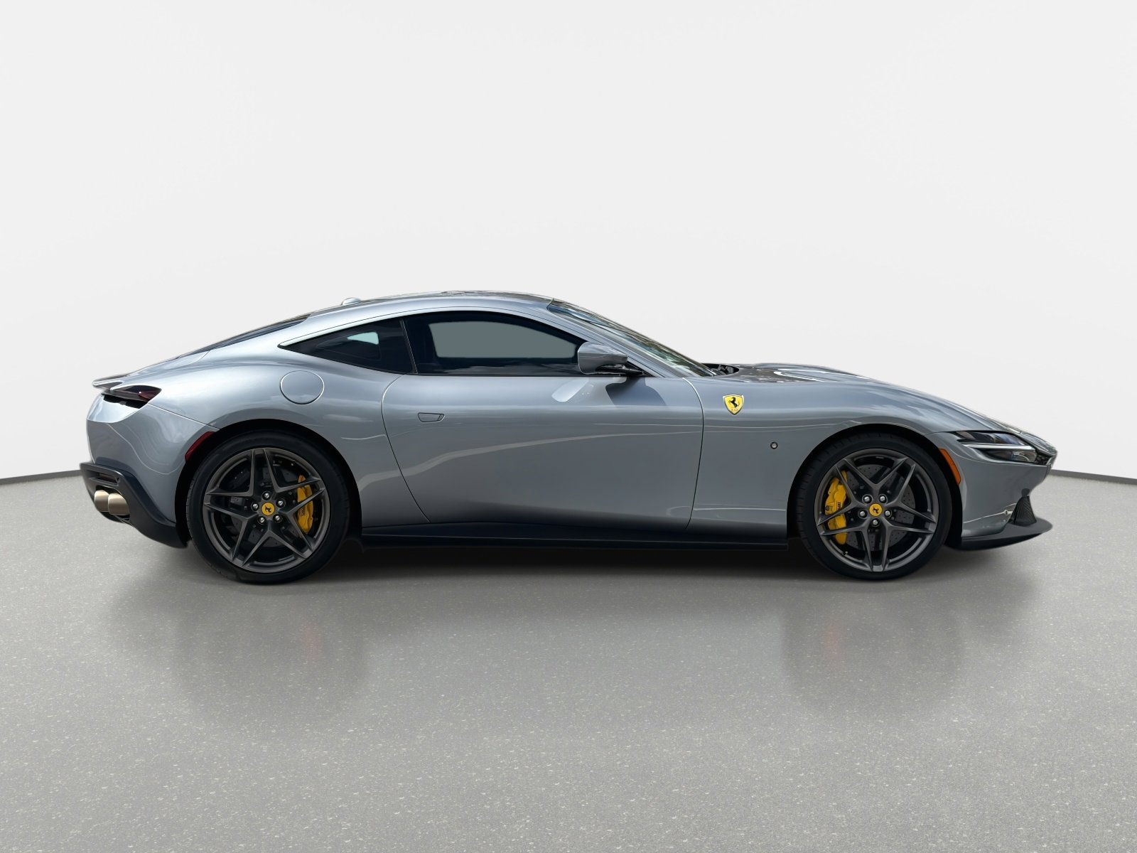 Used 2022 Ferrari Roma image 2