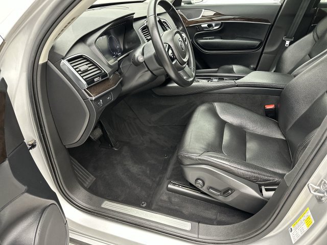 Used 2018 Volvo XC90 T6 Momentum w/ Momentum Plus Package AWD/4WD image 11
