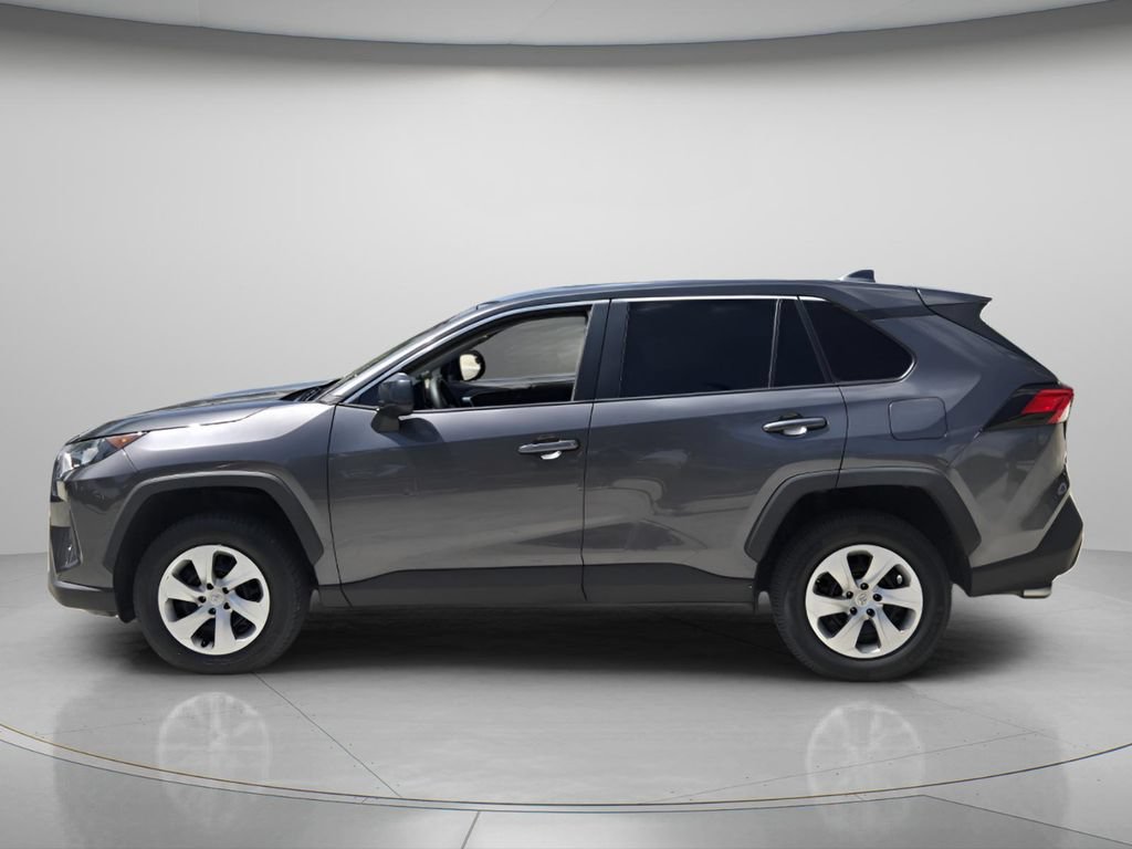 Used 2022 Toyota RAV4 LE FWD image 5