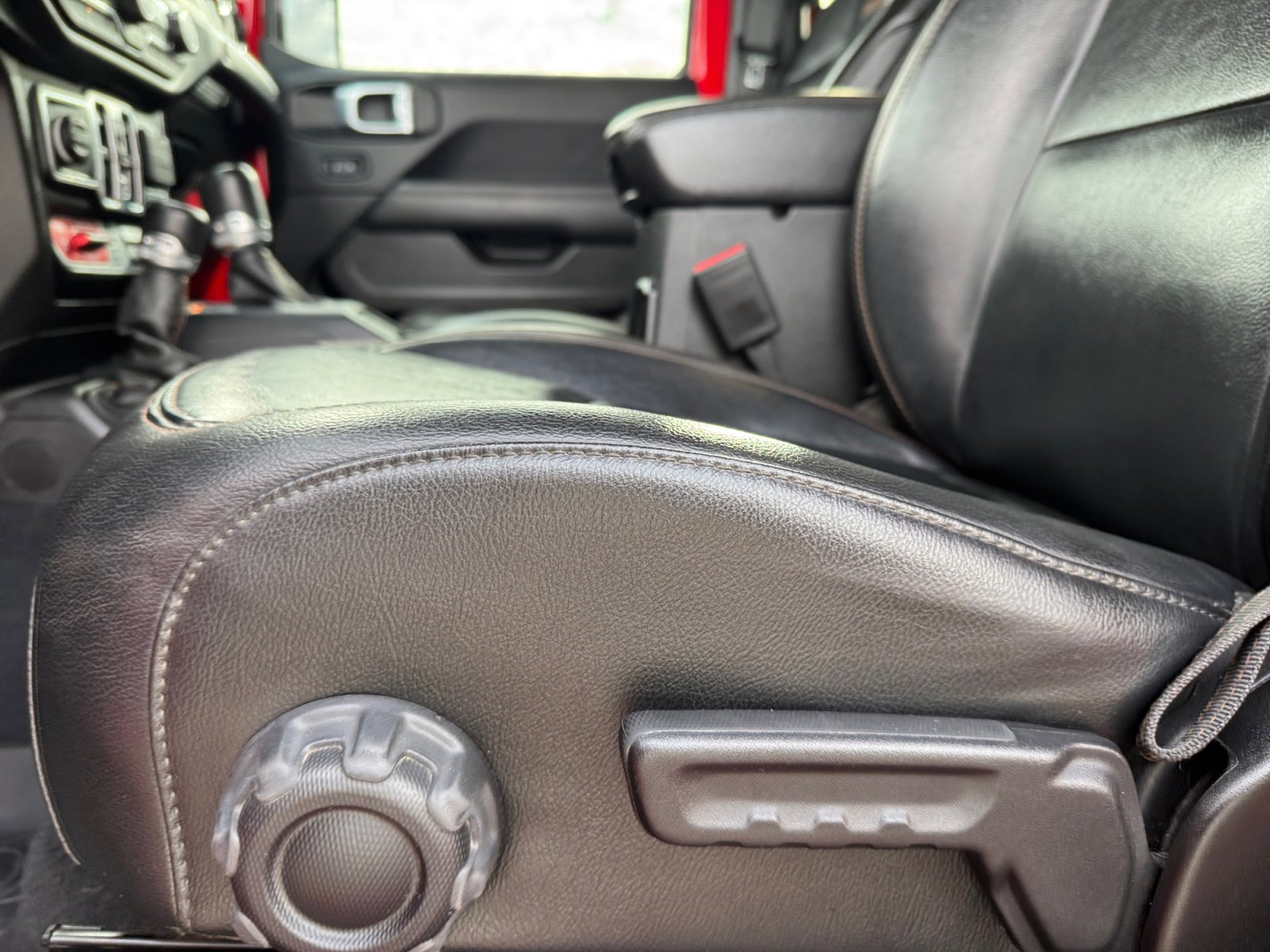 Used 2022 Jeep Wrangler Unlimited Rubicon w/ Trailer Tow Package image 15