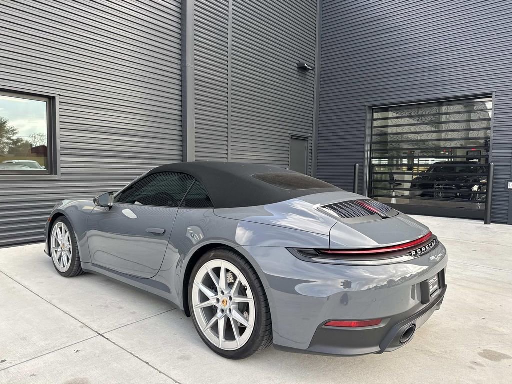 Used 2025 Porsche 911 Carrera image 3