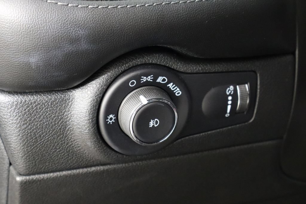 Used 2022 Dodge Durango GT w/ Blacktop Package RWD image 23