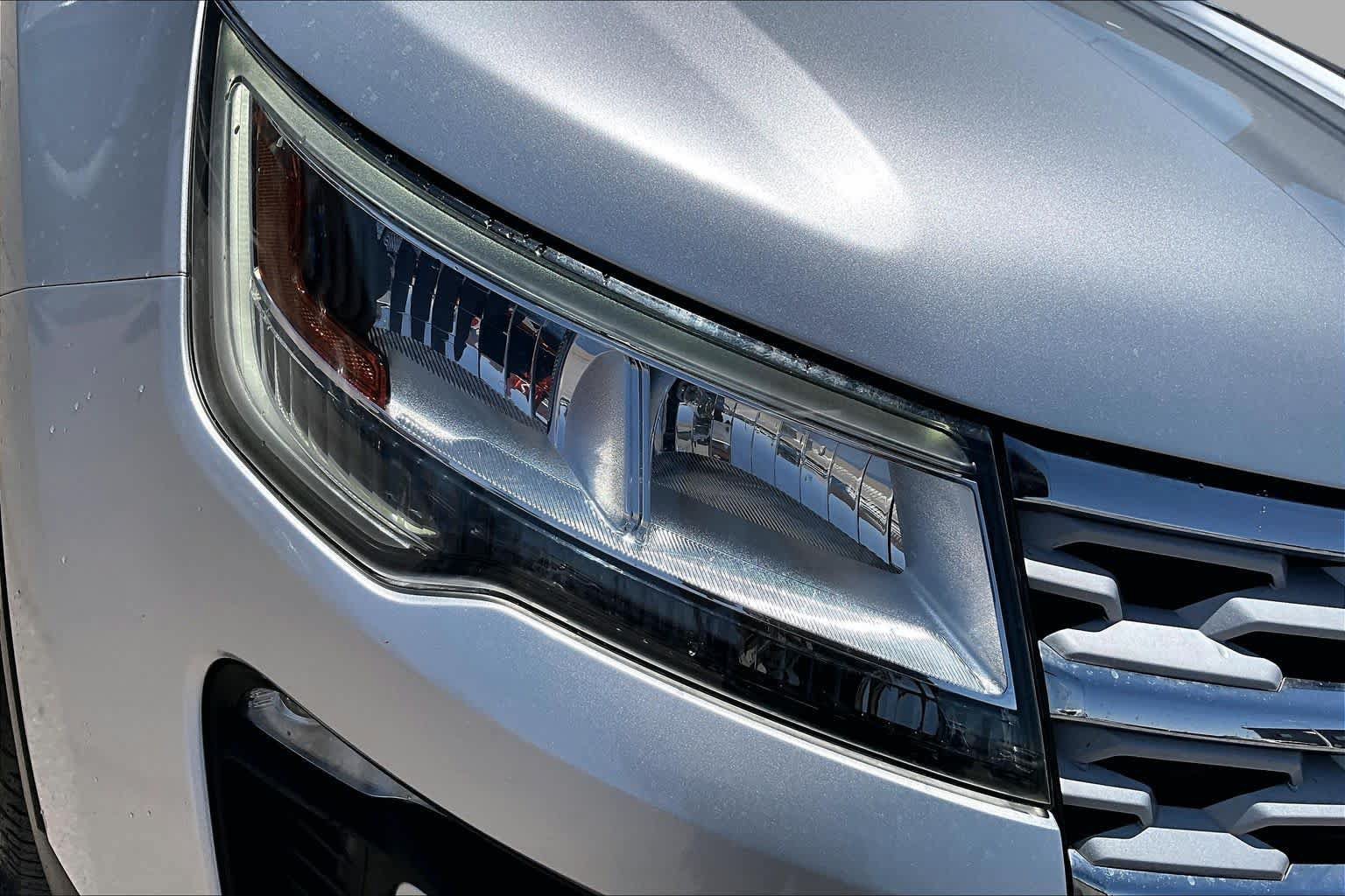 Used 2019 Ford Explorer XLT w/ Equipment Group 201A FWD image 27