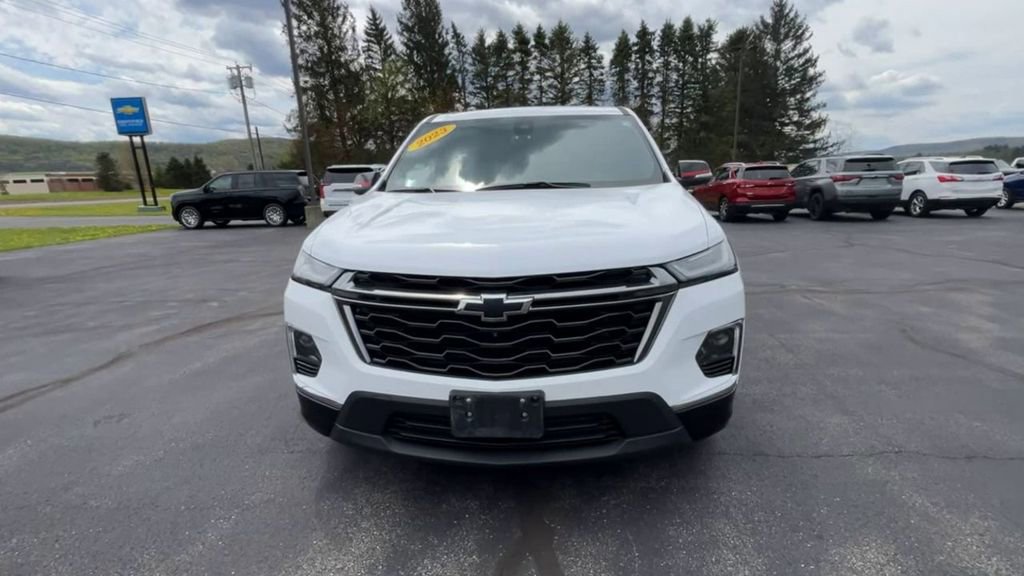 Certified 2023 Chevrolet Traverse Premier w/ Redline Edition AWD/4WD image 3